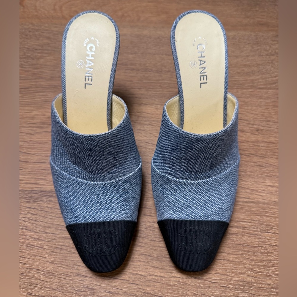 CHANEL Mules